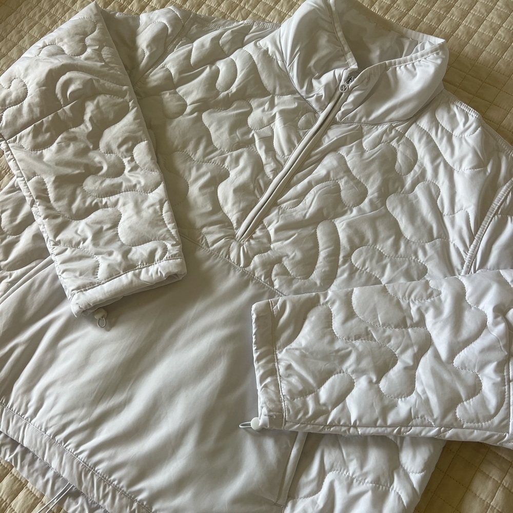 Quilted White Windbreaker Pullover